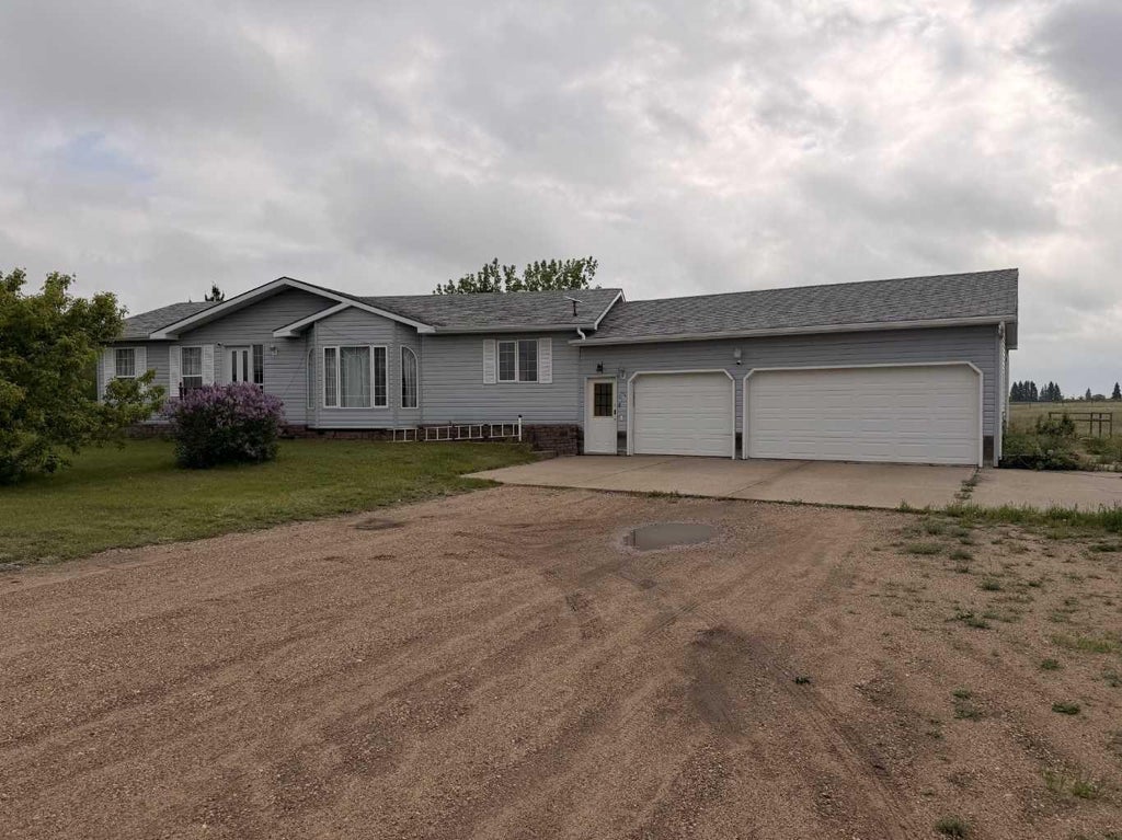 Photo of Combs Drive #18, Rural Wainwright No. 61, M.D. of, AB T9W 1A6 (MLS # A2348184)