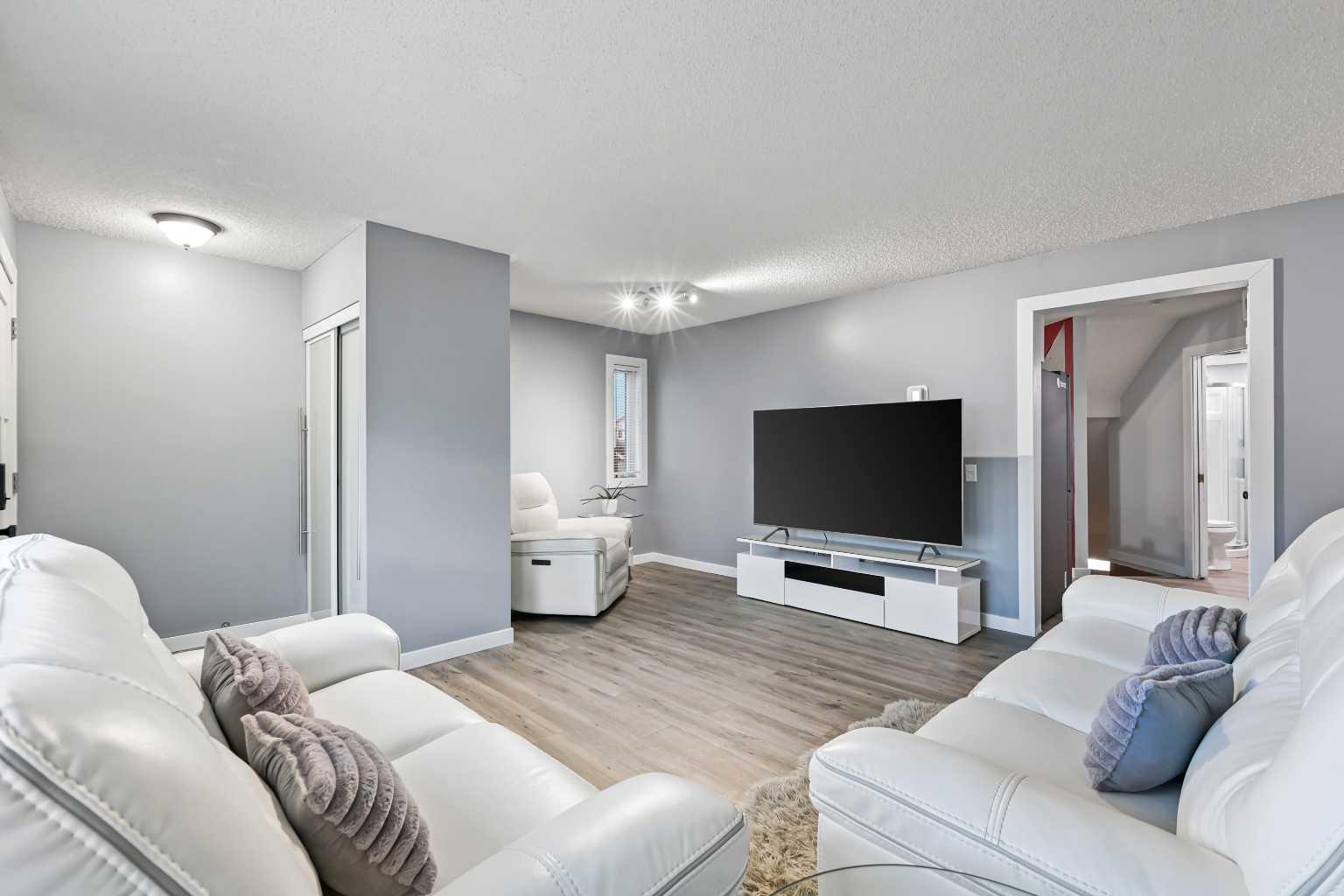 30 River Rock Way SE