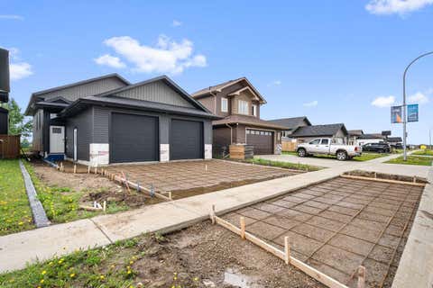 Photo of 3701 70 Avenue, Lloydminster, AB T9V 3T1 (MLS # A2317481)
