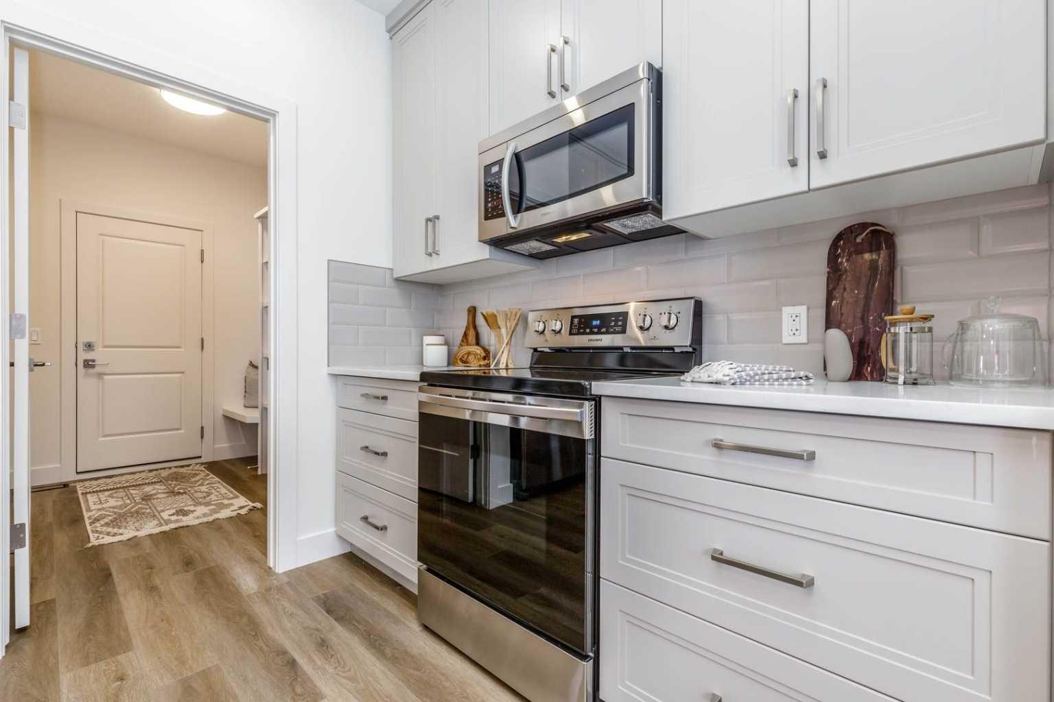 546 Rivercrest View