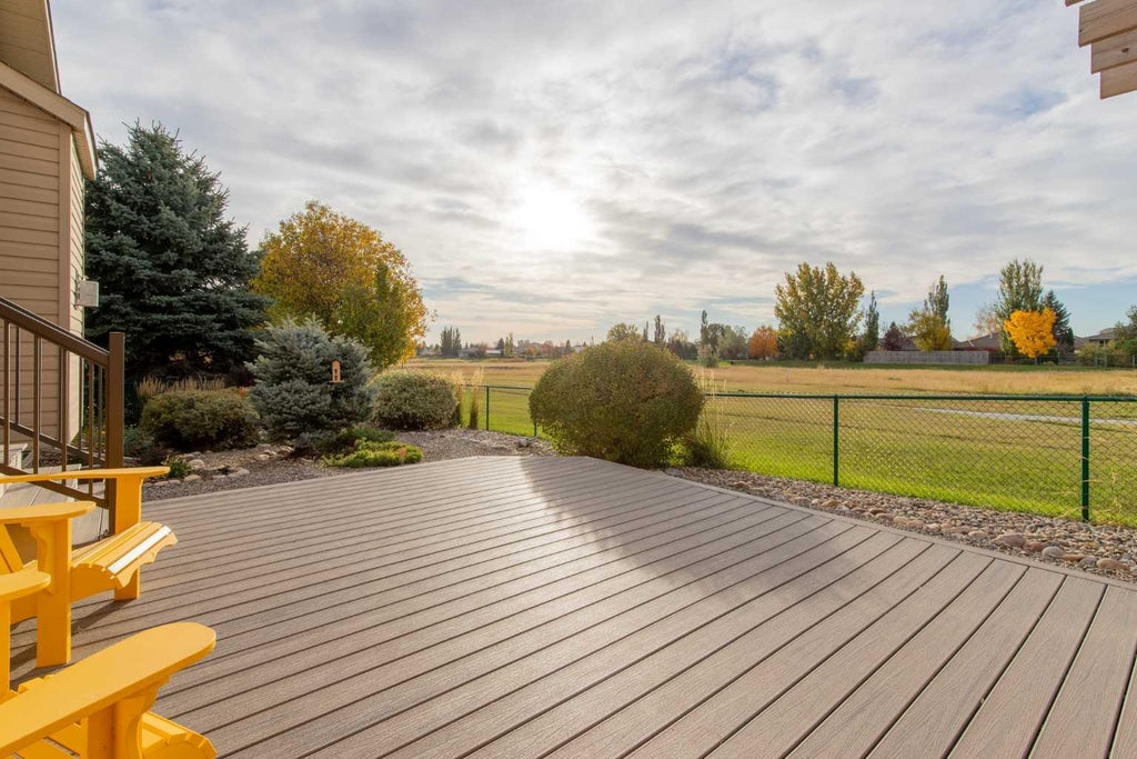 Photo of 4 Canyoncrest Point W, Lethbridge, AB T1K 7Y3 (MLS # A2351653)