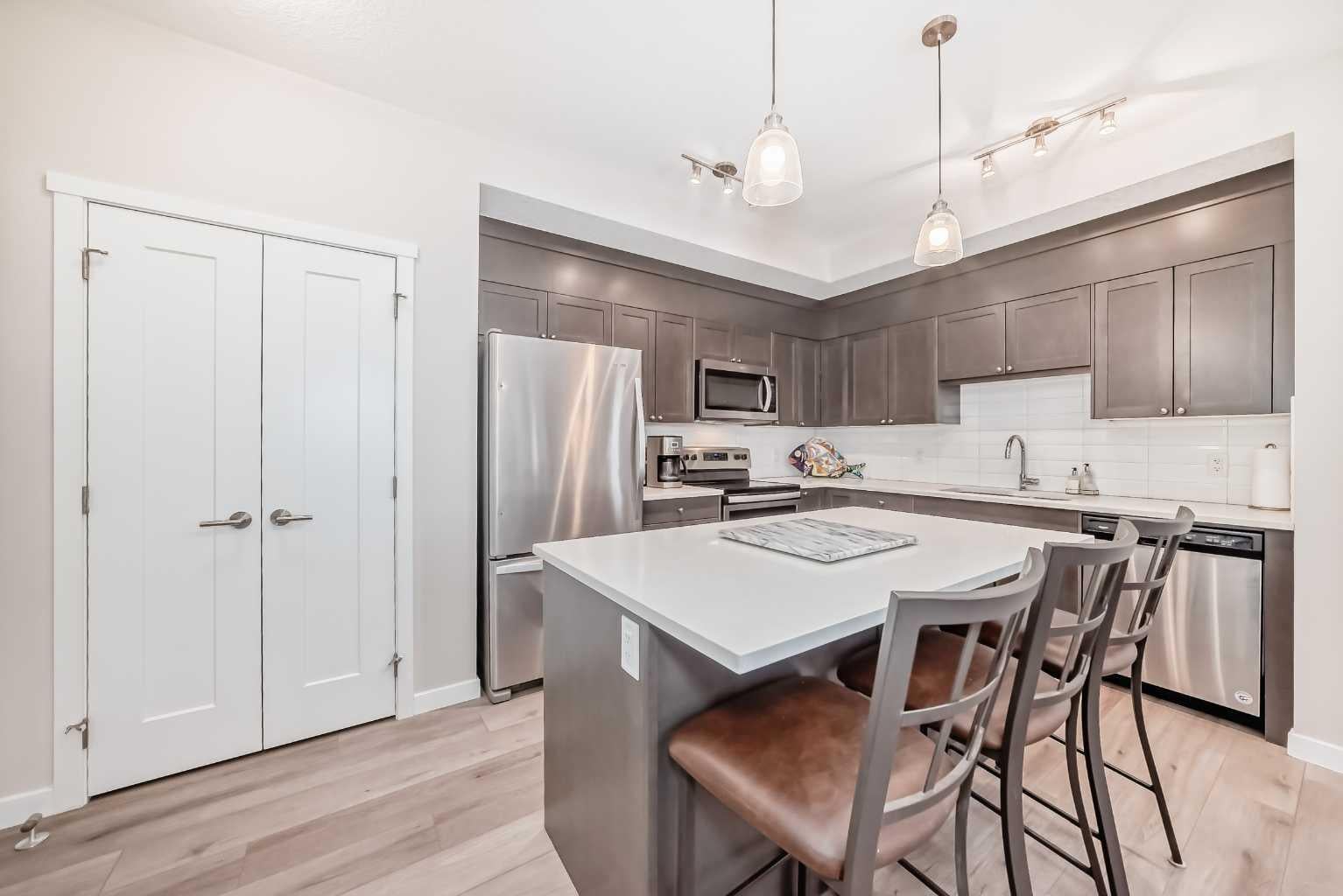 30 Shawnee Common SW 402
