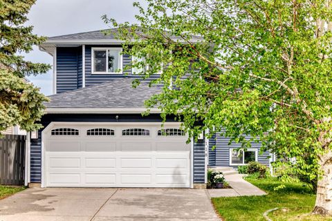 Photo of 118 Sandpiper Way NW, Calgary, AB T3K 3P5 (MLS # A2312104)