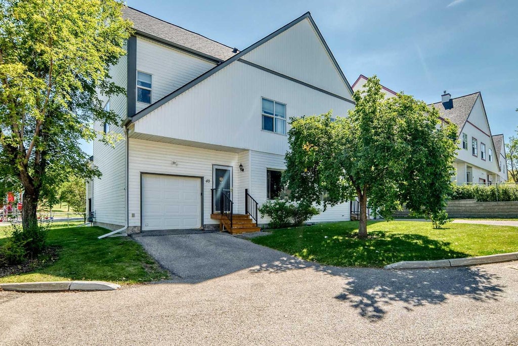 Photo of 200 Hidden Hills Terrace NW #40, Calgary, AB T3A 6E8 (MLS # A2340128)