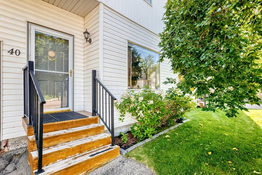 Photo of 200 Hidden Hills Terrace NW #40, Calgary, AB T3A 6E8 (MLS # A2340128)