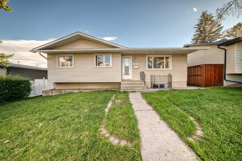 Photo of 10647 Shillington Crescent SW, Calgary, AB T2W 0N8 (MLS # A2349397)