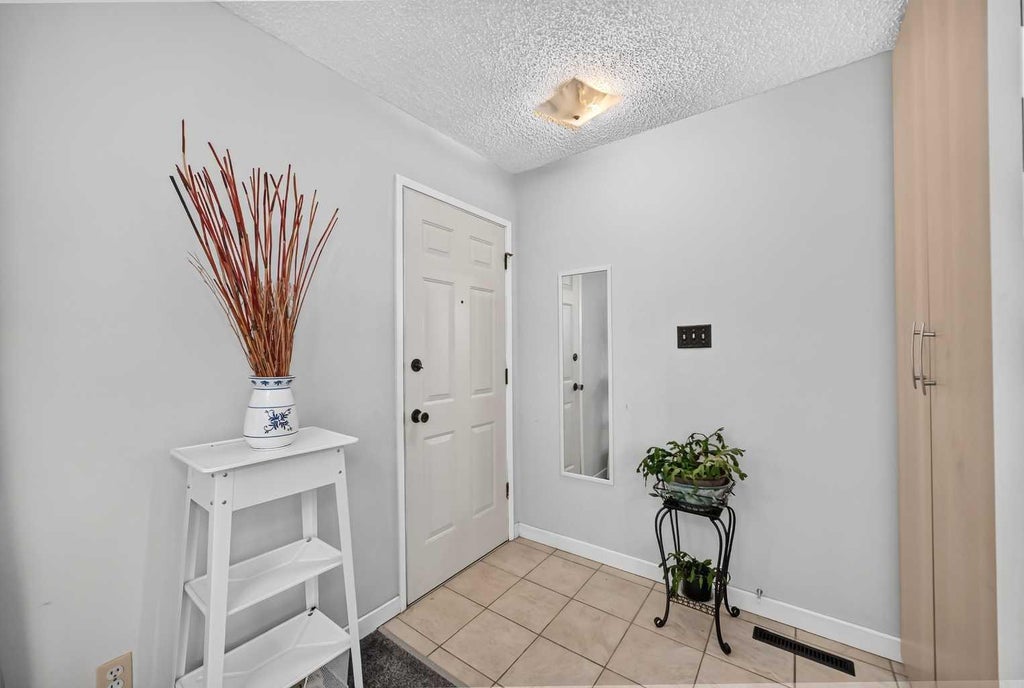 Photo of 10647 Shillington Crescent SW, Calgary, AB T2W 0N8 (MLS # A2349397)