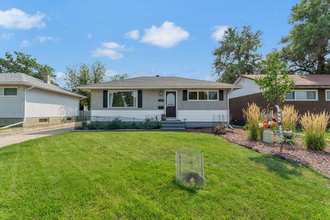 Photo of 117 14 Street NW, Medicine Hat, AB T1A 6R5 (MLS # A2339397)