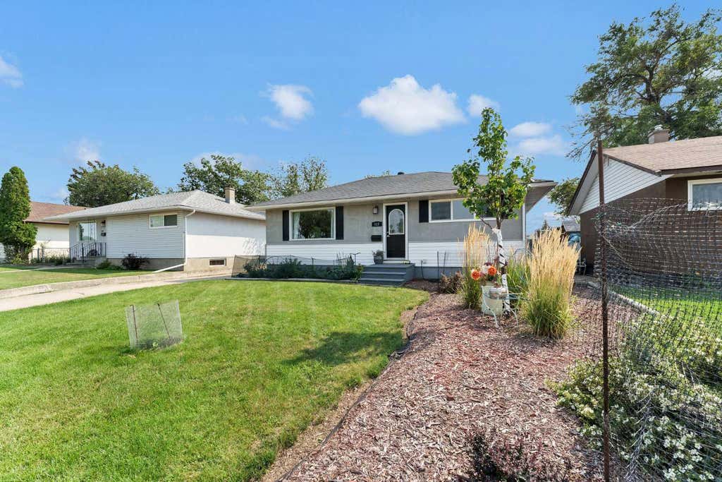Photo of 117 14 Street NW, Medicine Hat, AB T1A 6R5 (MLS # A2339397)