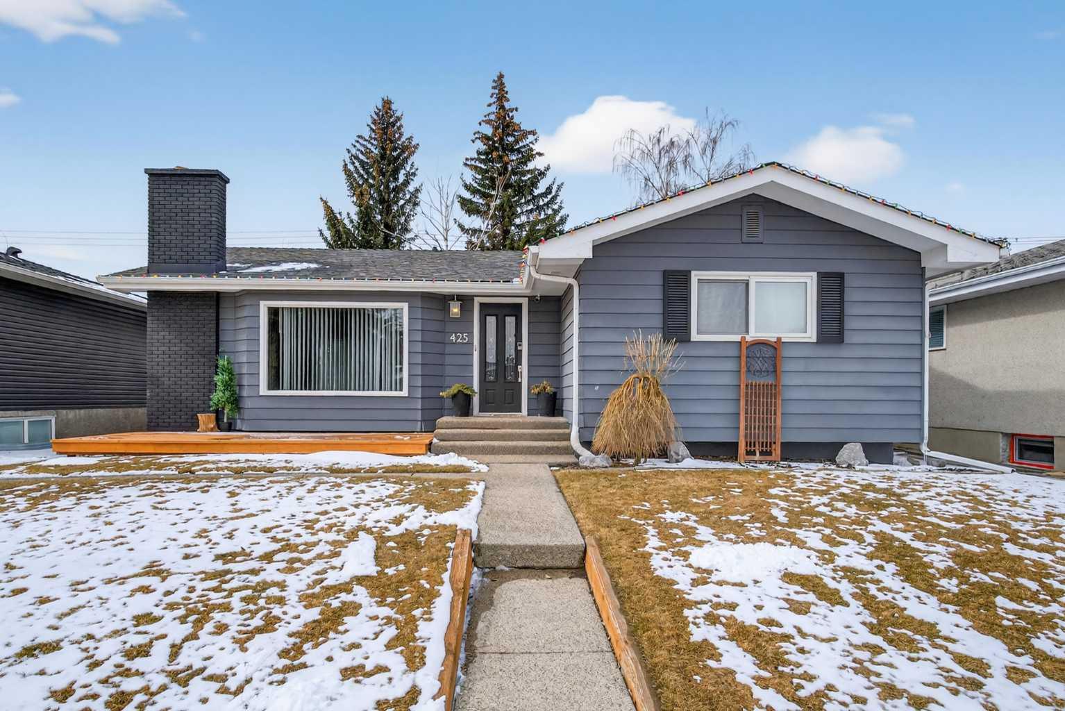 425 Woodland Crescent SE