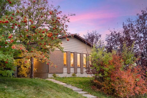 Photo of 107 Bermuda Close NW, Calgary, AB T3K 1G4 (MLS # A2347471)
