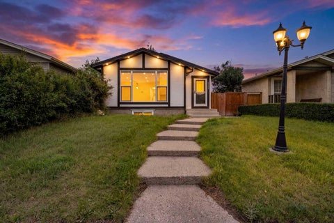 Photo of 124 Castlebrook Road NE, Calgary, AB T3J 1R1 (MLS # A2345723)