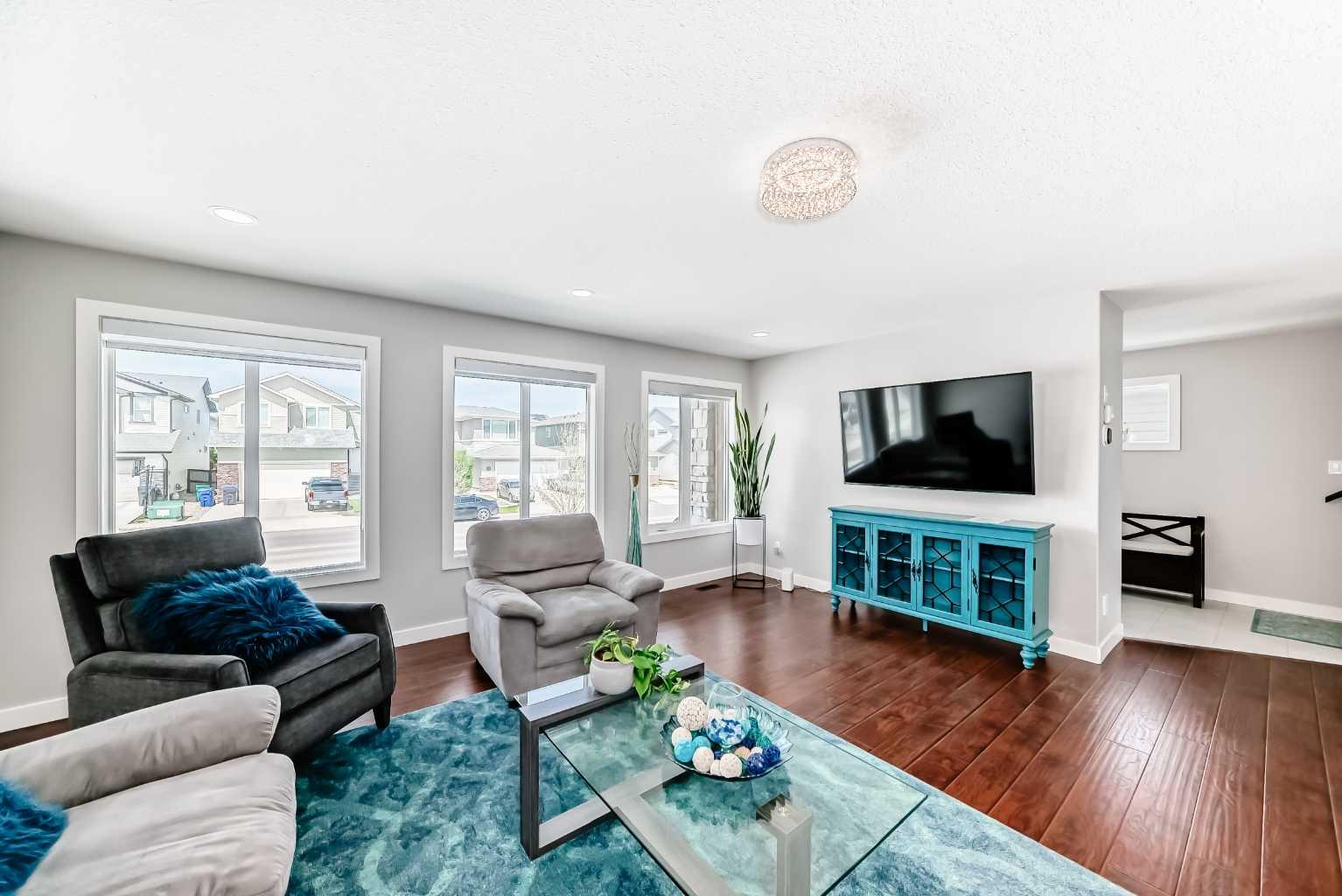 636 Aquitania Boulevard W