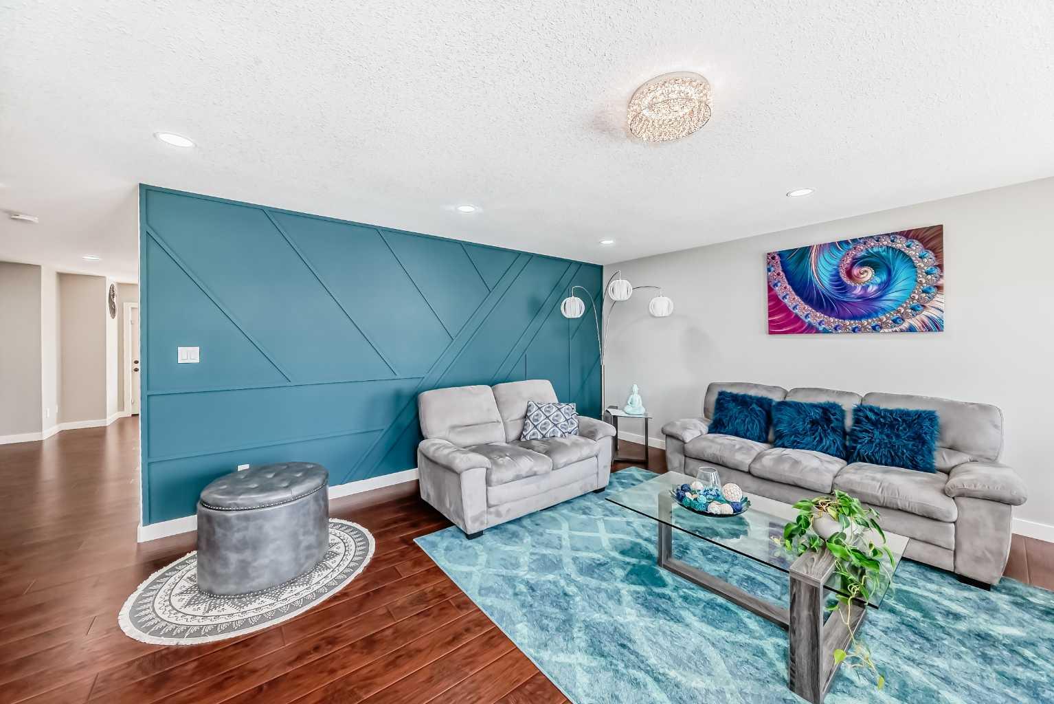 636 Aquitania Boulevard W