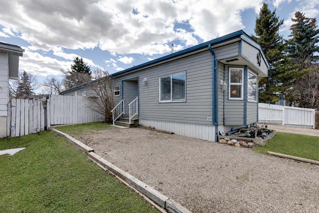 Photo of 240 Big Hill Circle SE, Airdrie, AB T4A 1P8 (MLS # A2337792)