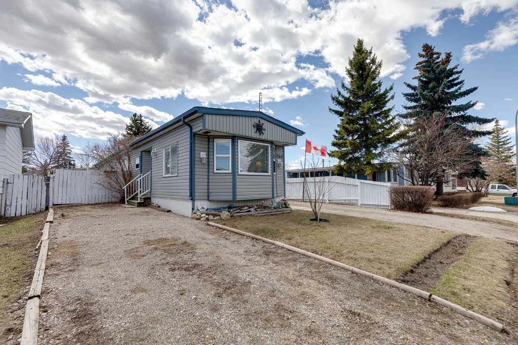 Photo of 240 Big Hill Circle SE, Airdrie, AB T4A 1P8 (MLS # A2337792)
