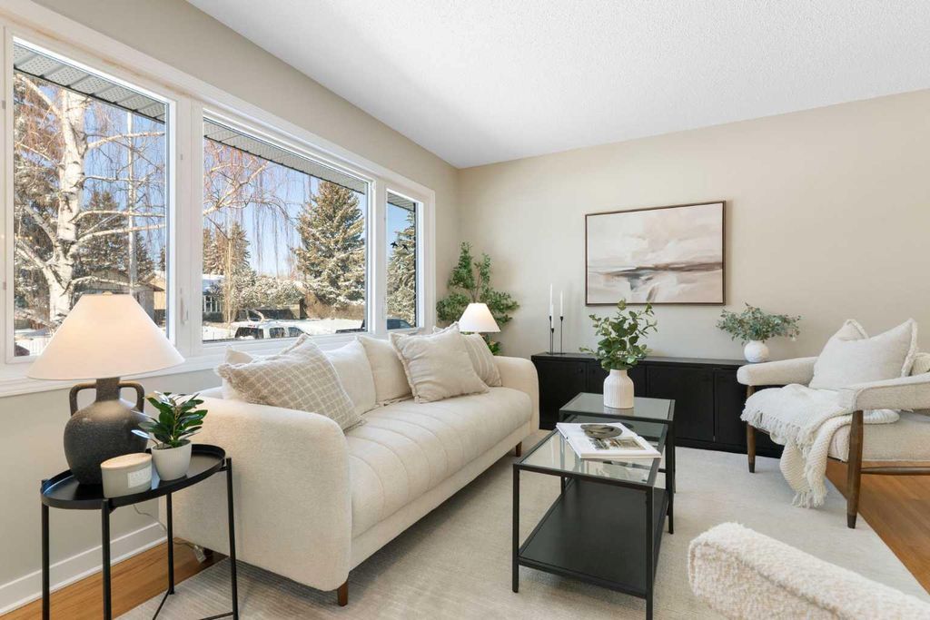 Photo of 123 Glacier Drive SW, Calgary, AB T3E 5A3 (MLS # A2288194)