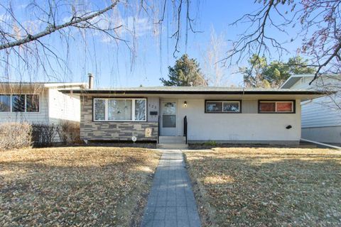 123 Glacier Drive SW Calgary AB T3E 5A3