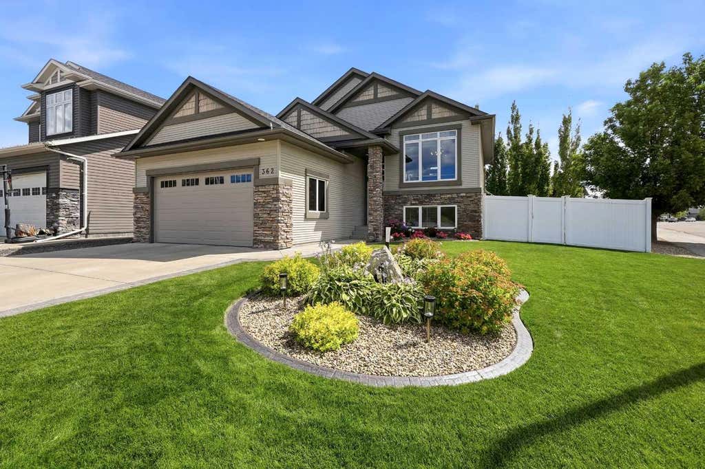 Photo of 362 Webster Drive, Red Deer, AB T4N 1E2 (MLS # A2334316)