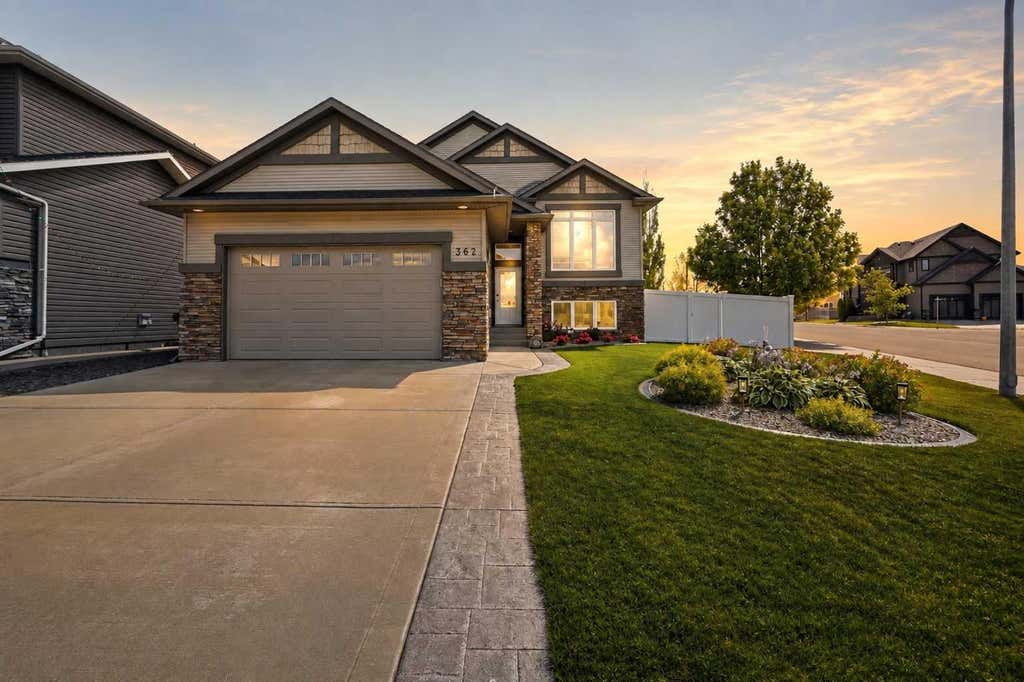 Photo of 362 Webster Drive, Red Deer, AB T4N 1E2 (MLS # A2334316)