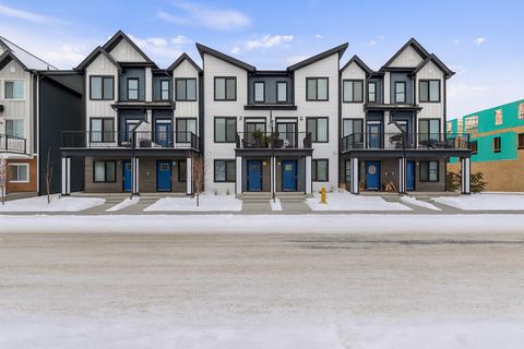 366 Seton Villas SE Calgary AB T3M 3T8
