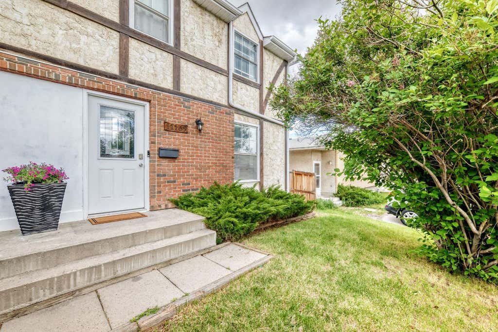 Photo of 11169 Sacramento Drive SW, Calgary, AB T2W 0J6 (MLS # A2318543)