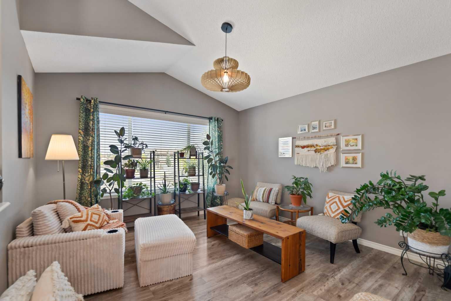 247 Copperfield Heights SE