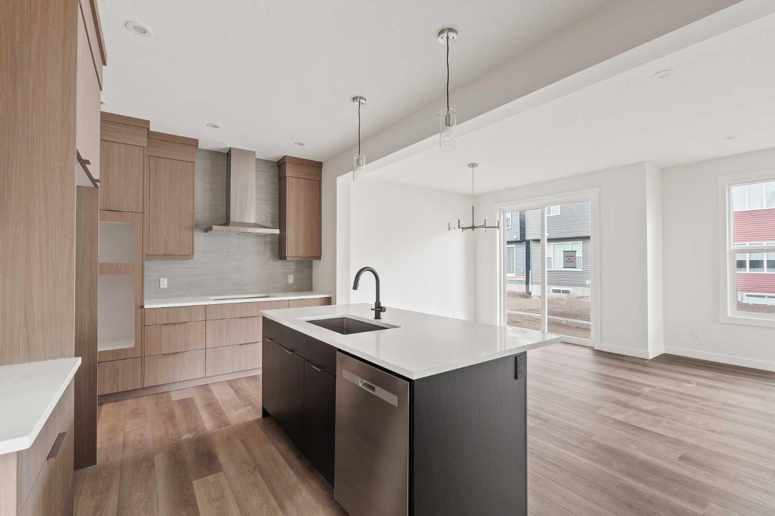 83 Silver Spruce Bay SW
