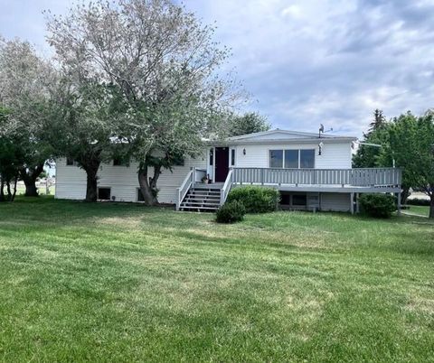Photo of 608 9 Avenue W, Hanna, AB T0J 1P0 (MLS # A2228795)