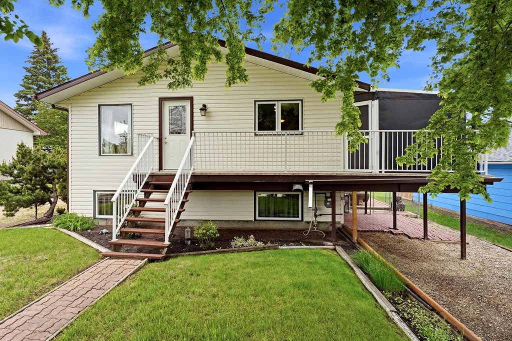 Photo of 4618 48 Street, Sylvan Lake, AB T4S 1L5 (MLS # A2313916)
