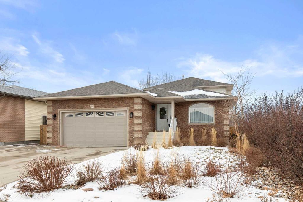 Photo of 928 3 Street SW, Redcliff, AB T0J 2P0 (MLS # A2283268)