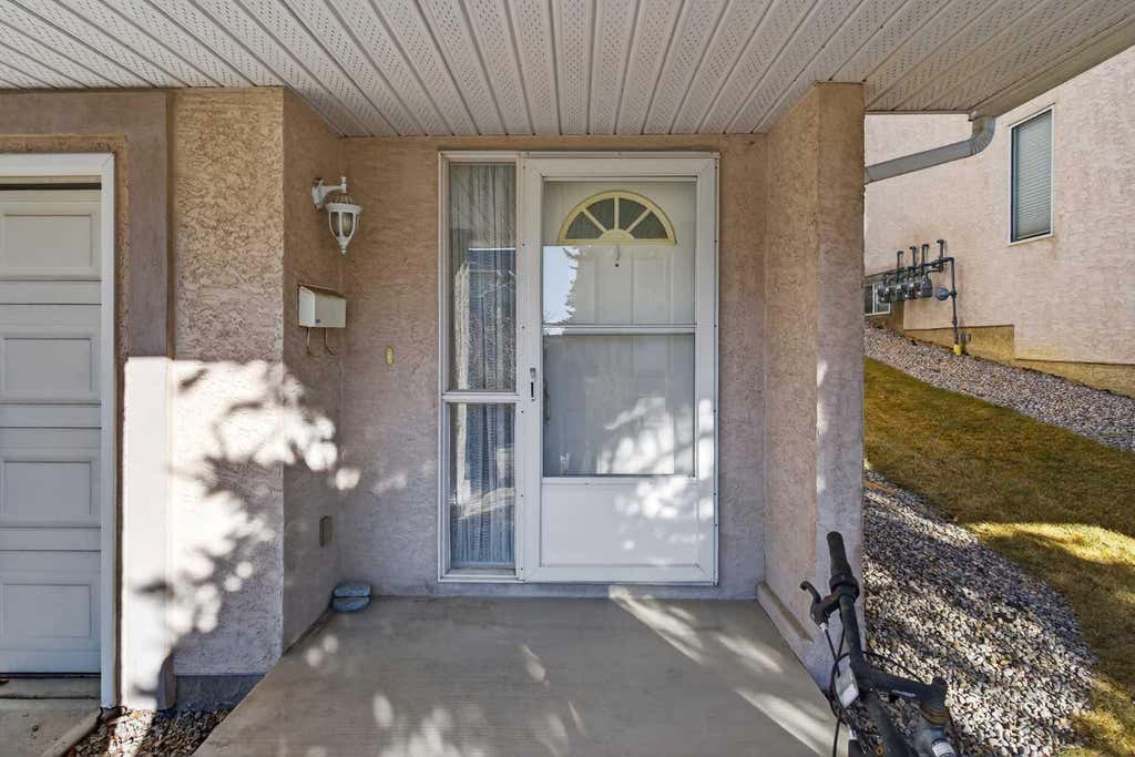 Photo of 320 Sierra Morena Green SW, Calgary, AB T3H 3H8 (MLS # A2335983)