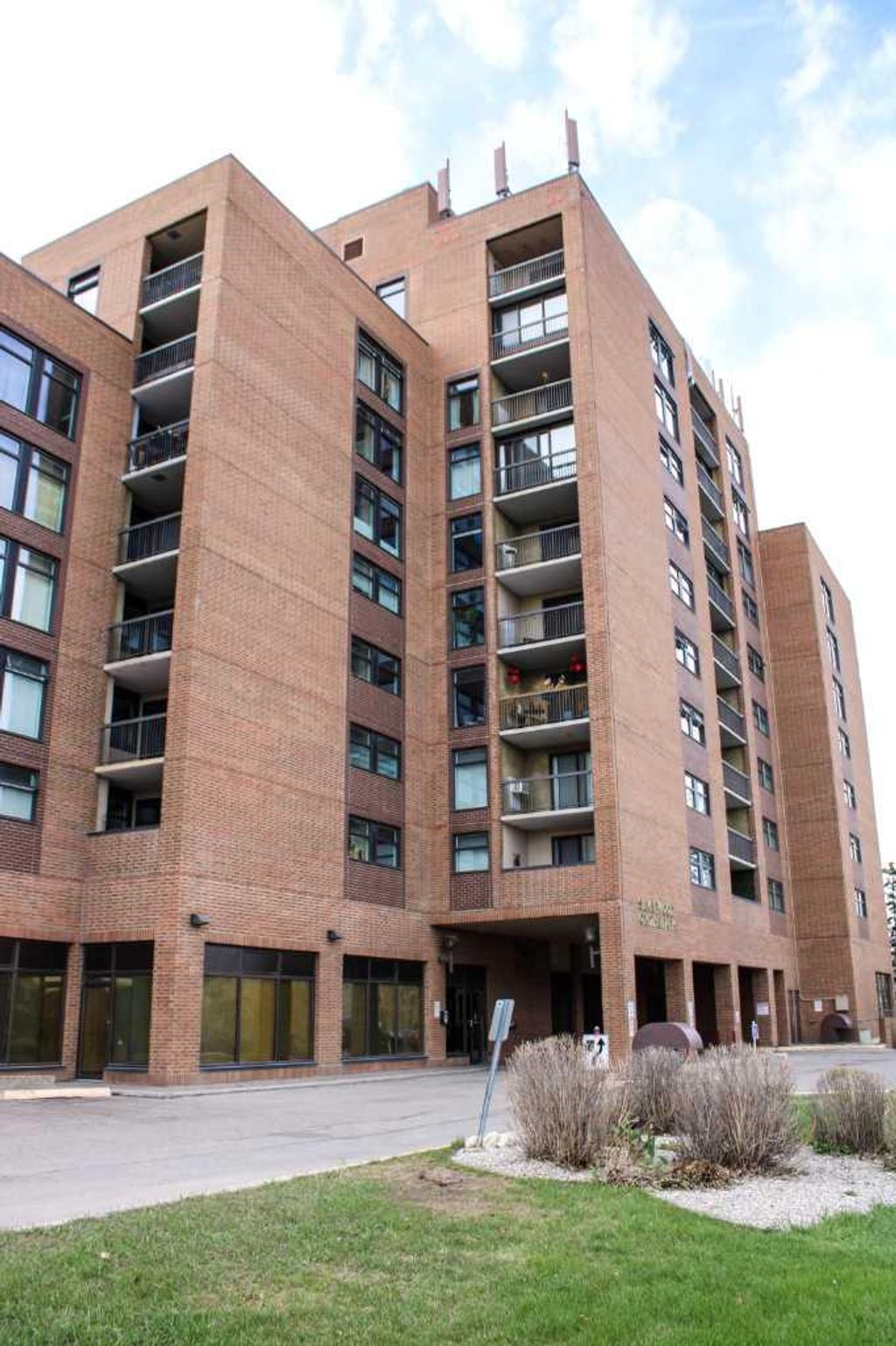 Photo of 8604 48 Avenue NW #913, Calgary, AB T3B 5E6 (MLS # A2316554)