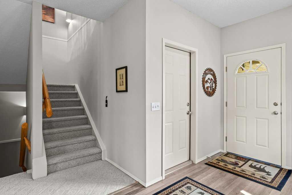 325 lady Macdonald Crescent