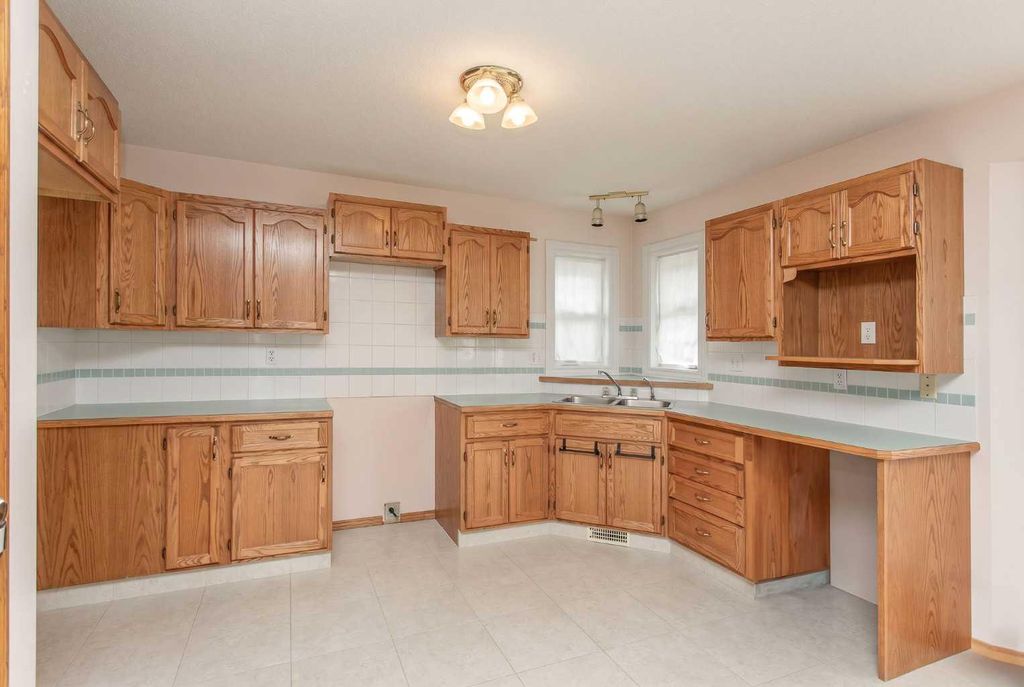 Photo of 14 Lincoln Park Blvd, Lacombe, AB T4L 1P3 (MLS # A2314584)