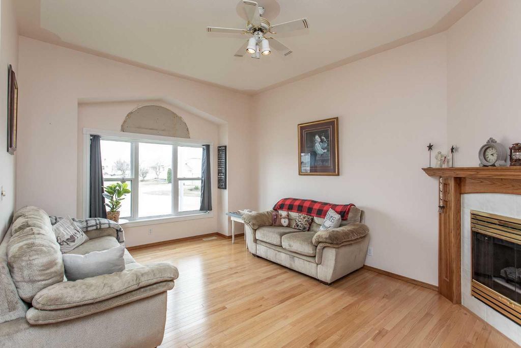 Photo of 14 Lincoln Park Blvd, Lacombe, AB T4L 1P3 (MLS # A2314584)
