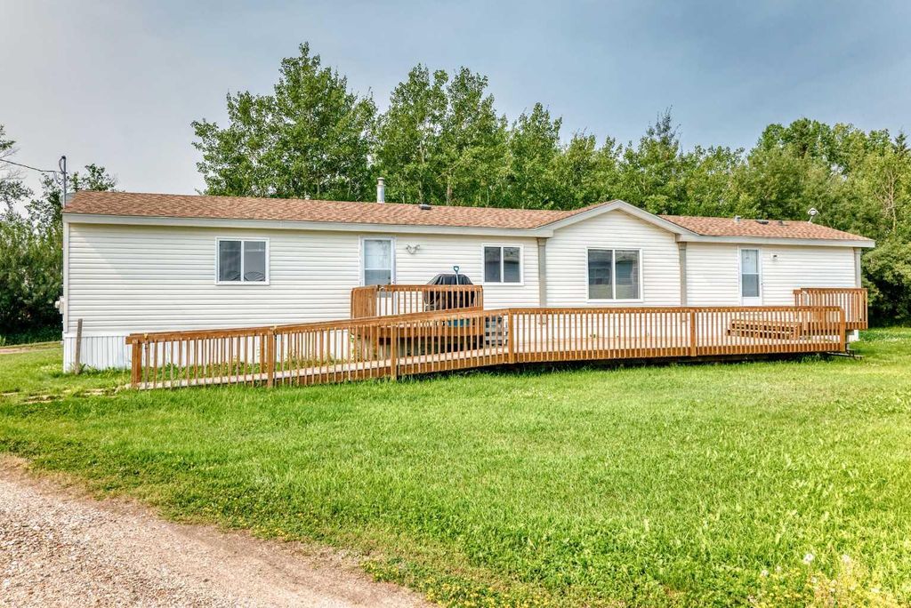 Photo of 11 3 Street, Gadsby, AB T0C 1K0 (MLS # A2331501)