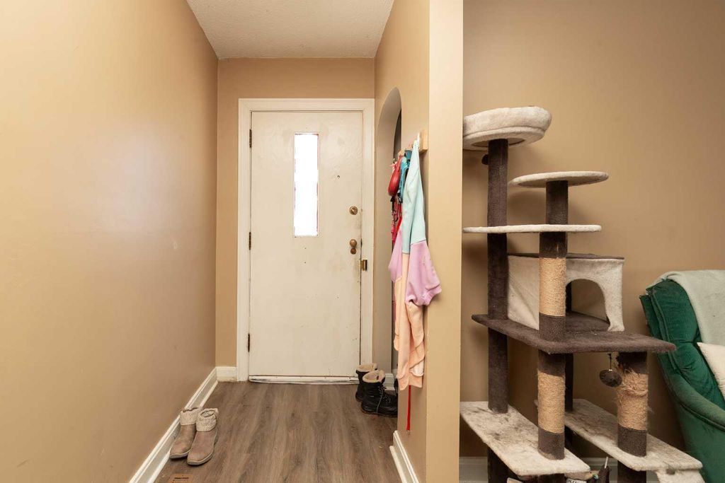 Photo of 920 13 Street S, Lethbridge, AB T1J 2X2 (MLS # A2293147)