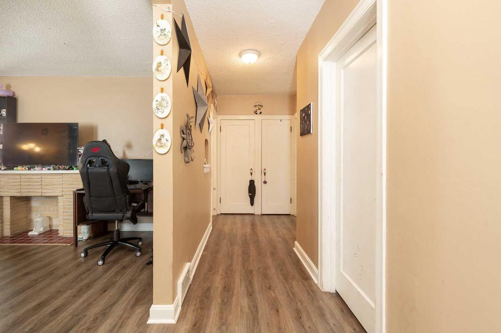 Photo of 920 13 Street S, Lethbridge, AB T1J 2X2 (MLS # A2293147)