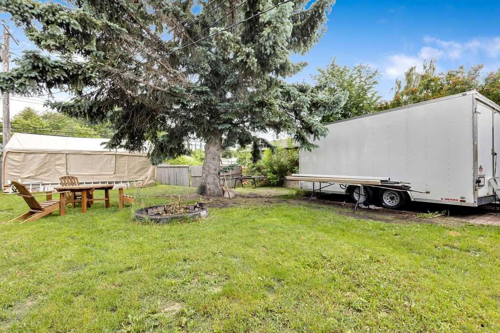 Photo of 15 Glenway Drive SW, Calgary, AB T3E 4T7 (MLS # A2323000)