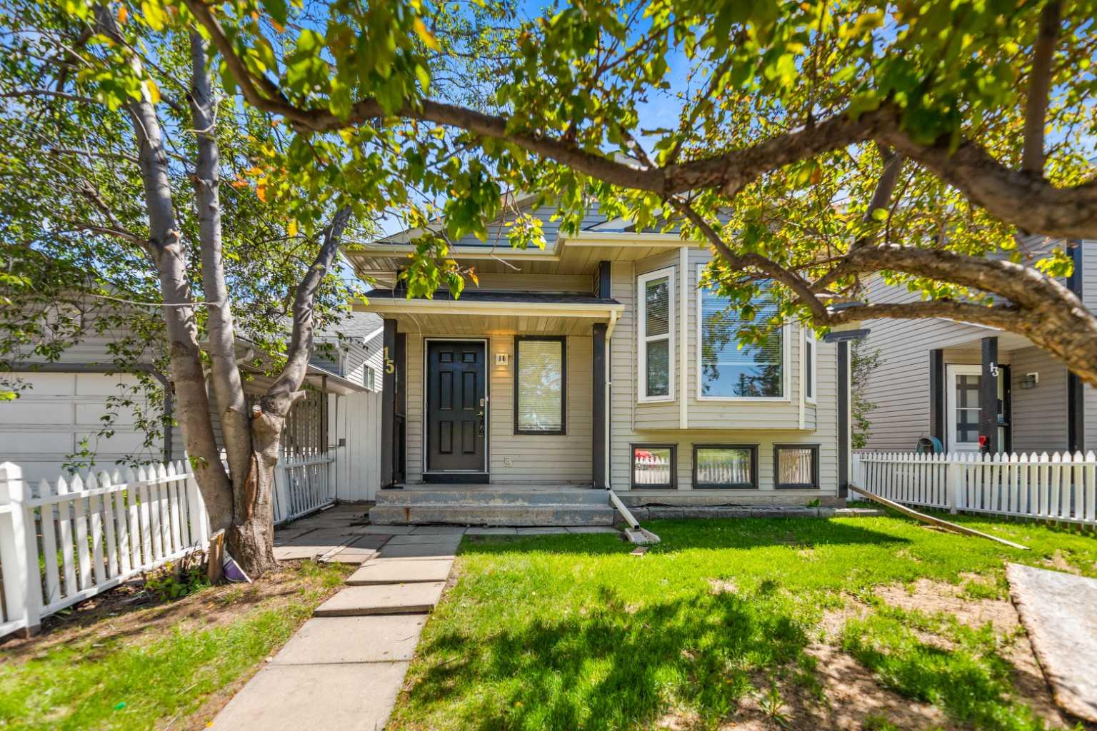 15 Erin Green Way SE