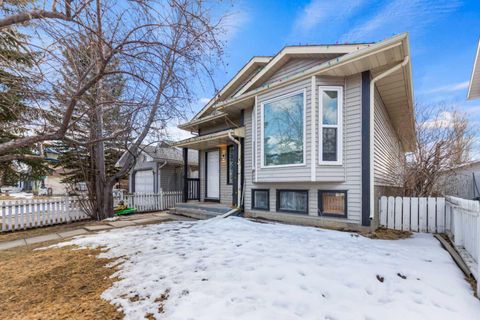 15 Erin Green Way SE Calgary AB T2B 3C2
