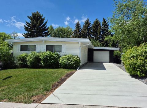 Photo of 3415 Benton Drive NW, Calgary, AB T2L 1W7 (MLS # A2305111)