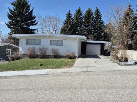 Photo of 3415 Benton Drive NW, Calgary, AB T2L 1W7 (MLS # A2305111)
