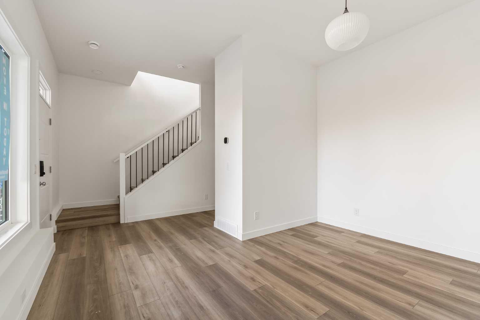 2507 Sovereign Crescent SW