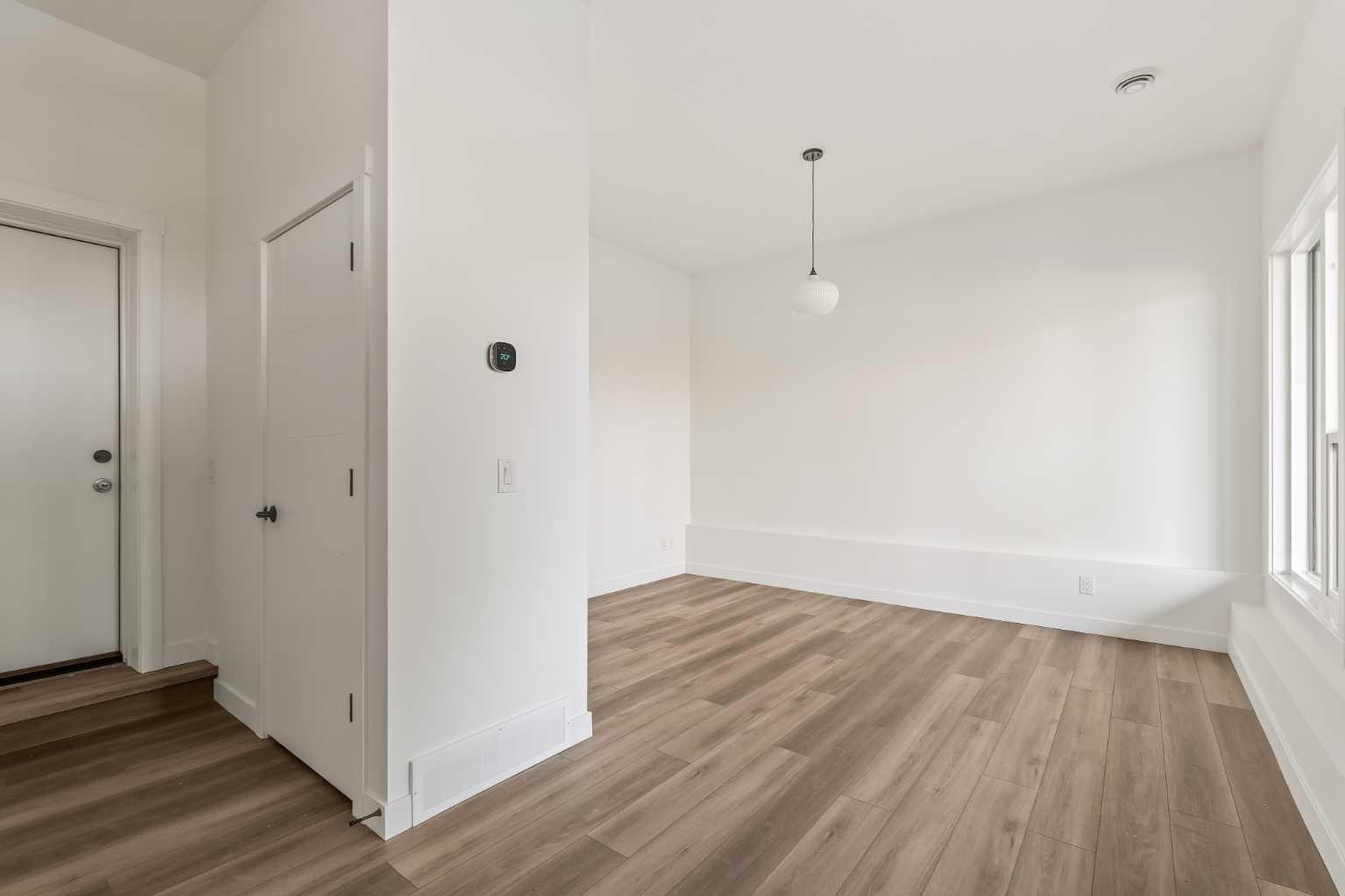 2507 Sovereign Crescent SW