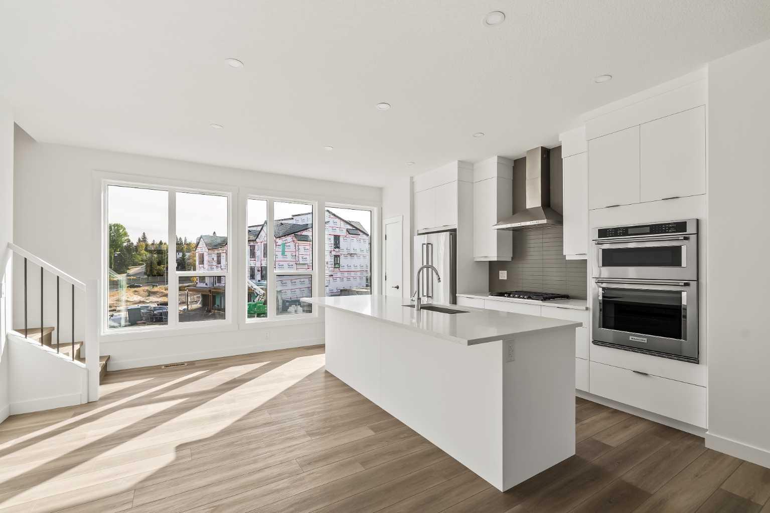 2507 Sovereign Crescent SW