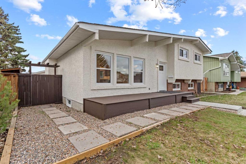 Photo of 212 Queen Anne Road SE, Calgary, AB T2J 4S7 (MLS # A2304271)