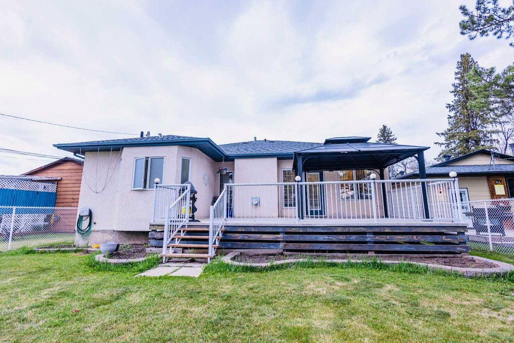 Photo of 301 3 Street NE, Slave Lake, AB T0G 2A2 (MLS # A2286461)