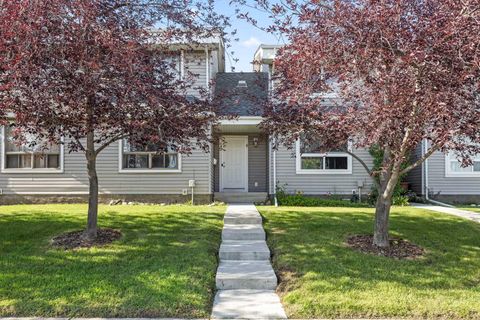 Photo of 4360 58 Street NE #8, Calgary, AB T1Y 4S4 (MLS # A2306168)